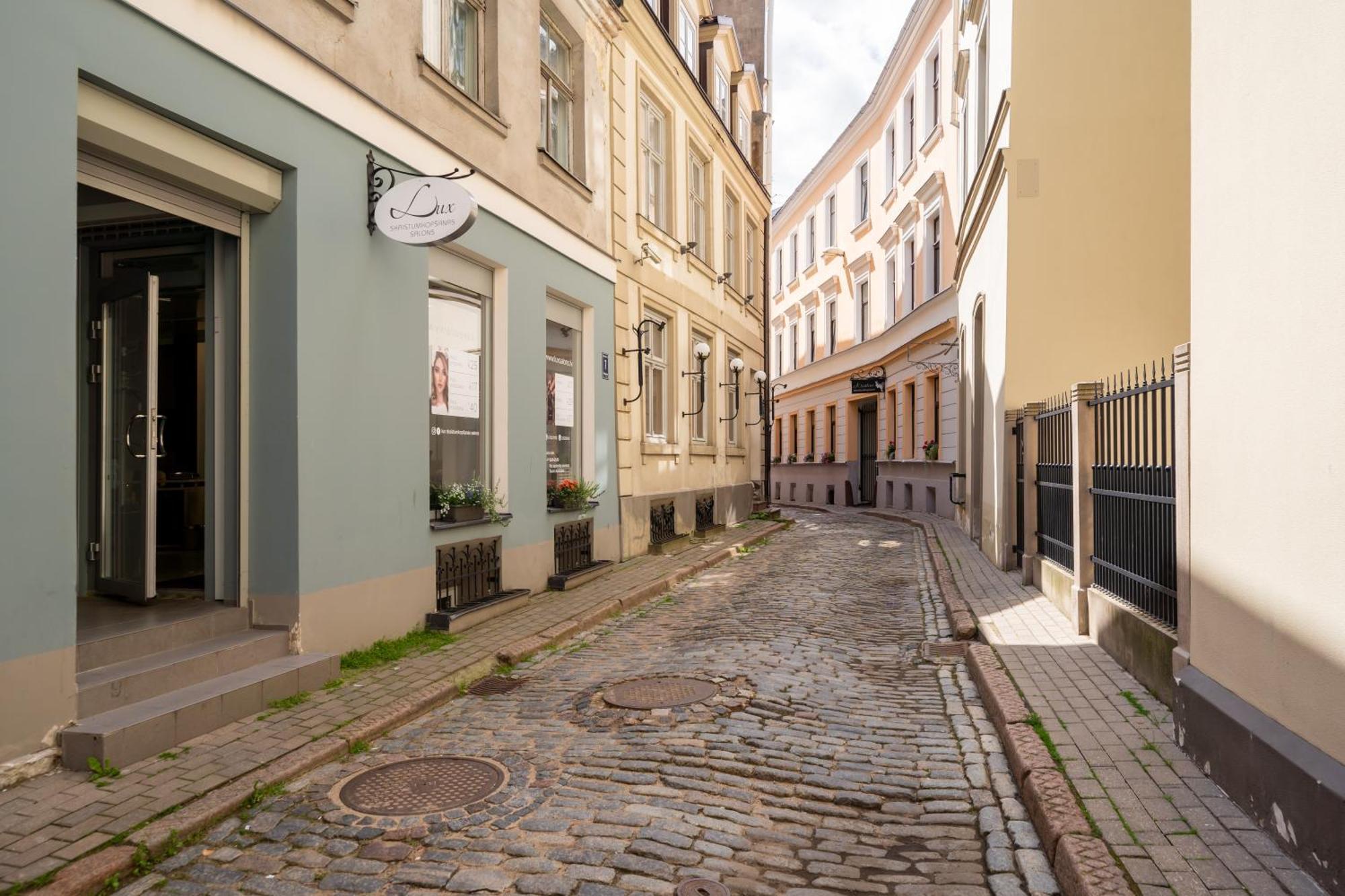 Stylish Old Town Apartment On Mucenieku Street ريغا المظهر الخارجي الصورة